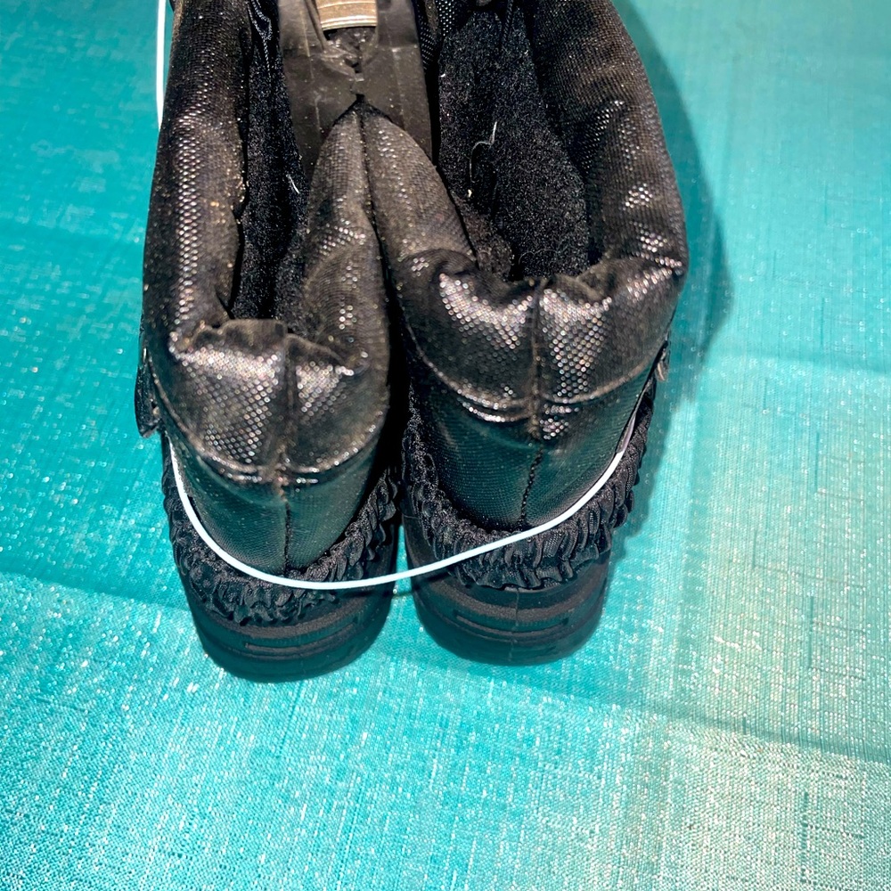 Brand New Koala Kids winter boots. Kids size 5.